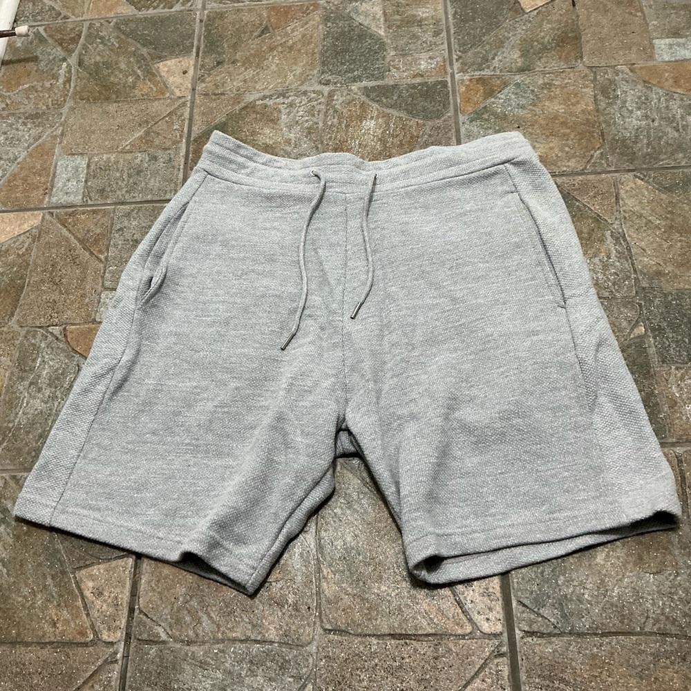 Zara Gray Athletic Shorts with Elastic Waistband and Mid-Thigh Length